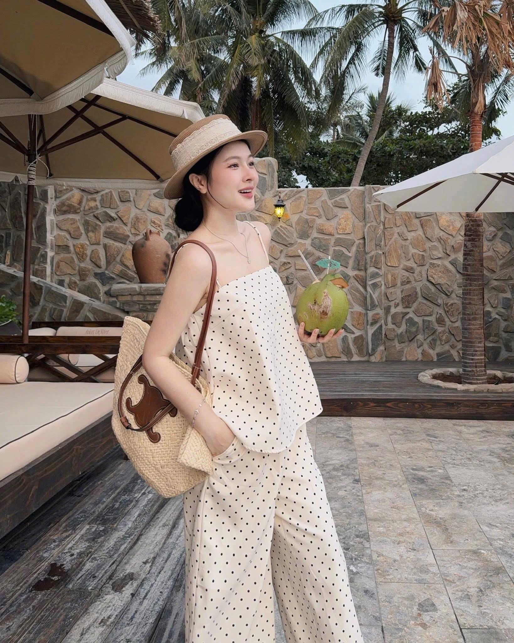 Set Áo 2S Chấm Bi Dáng A Phối Quần Ống Suông - Ảnh 2