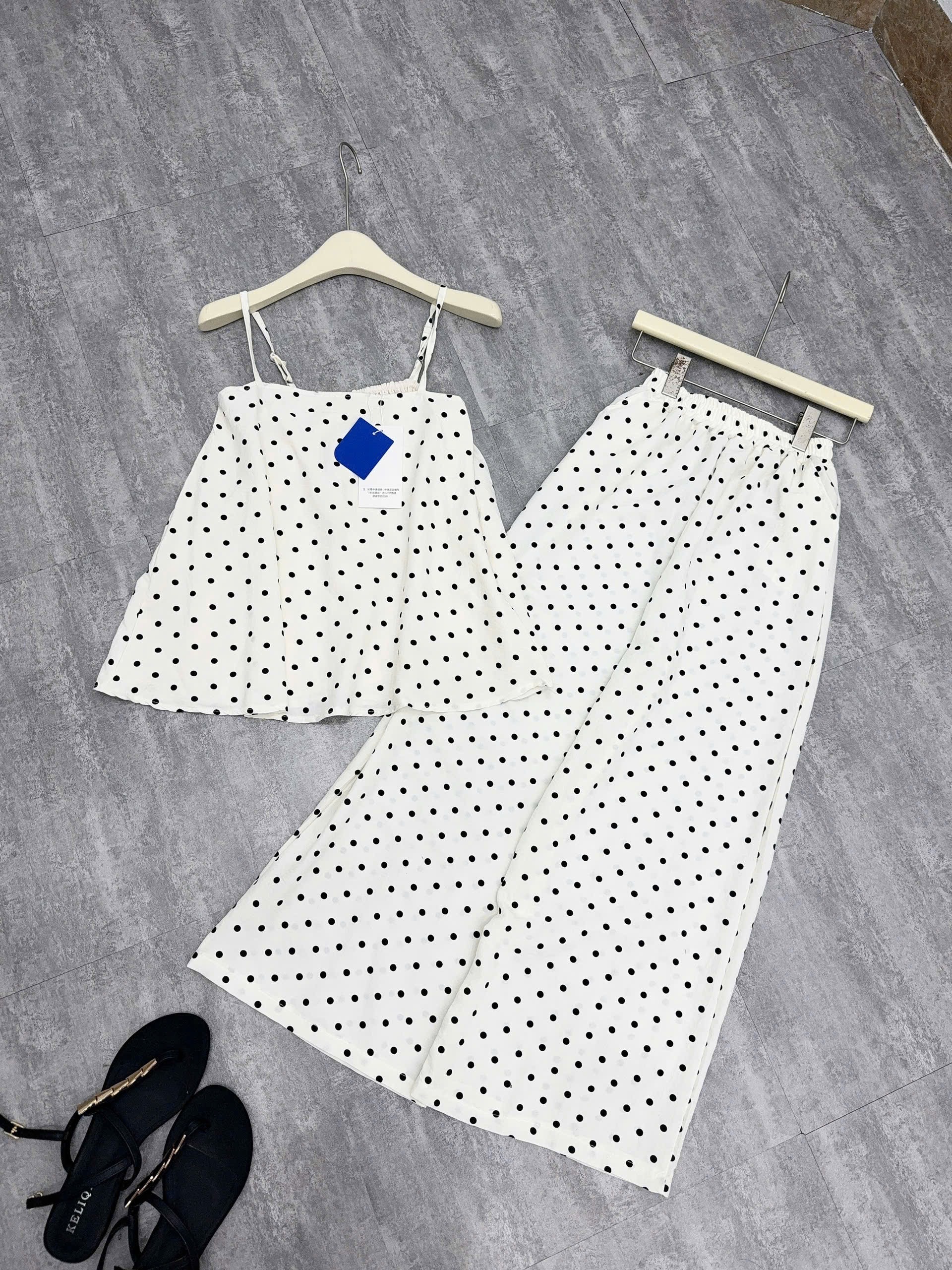 Set Áo 2S Chấm Bi Dáng A Có Dây Điều Chỉnh Phối Quần Ông Suông Cạp Chun
