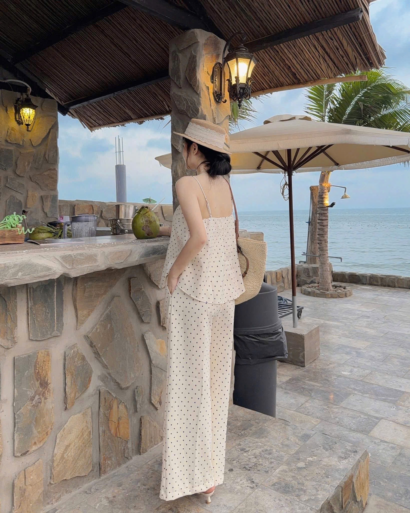 Set Áo 2S Chấm Bi Dáng A Phối Quần Ống Suông - Ảnh 5